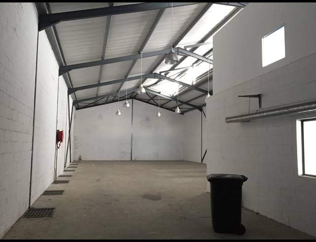 700M² WAREHOUSE RENTED IN CAPRICORN